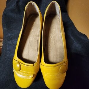 Aerosoles Raspberry size 8.5 Mustard